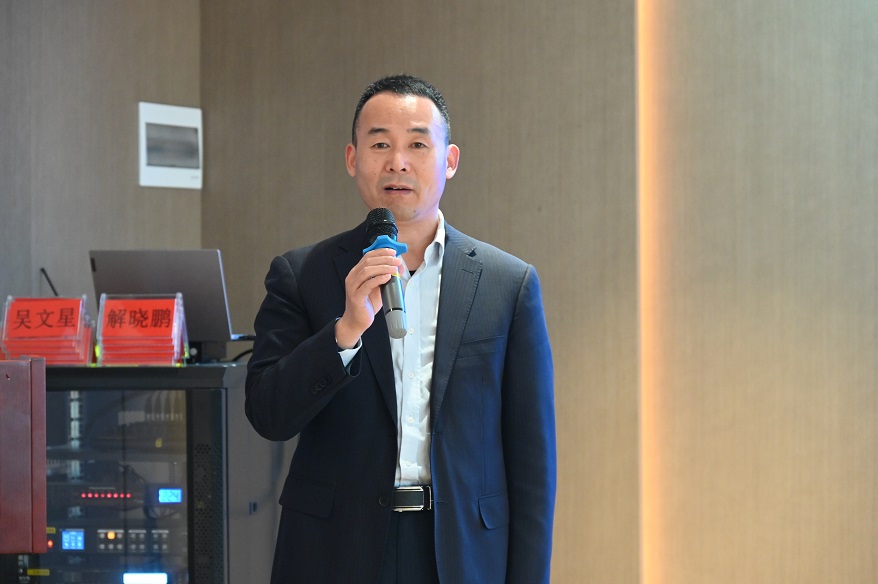 晉江市自來水公司常務(wù)副總經(jīng)理、總工程師解曉鵬分享《晉江經(jīng)驗》.JPG